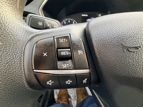 Used 2022 Ford Escape SE image 17