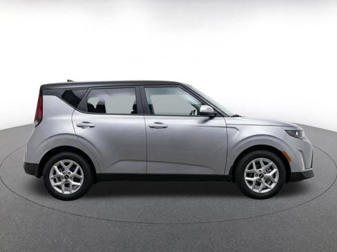 Used 2025 Kia Soul LX w/ LX Technology Package FWD image 10