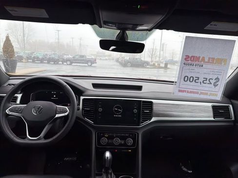 Used 2022 Volkswagen Atlas Cross Sport SE image 11