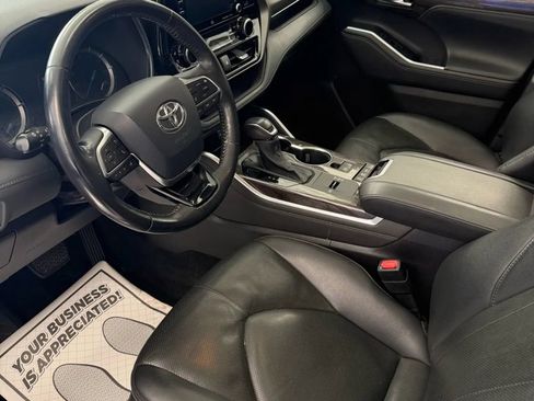 Used 2021 Toyota Highlander Limited AWD/4WD image 17