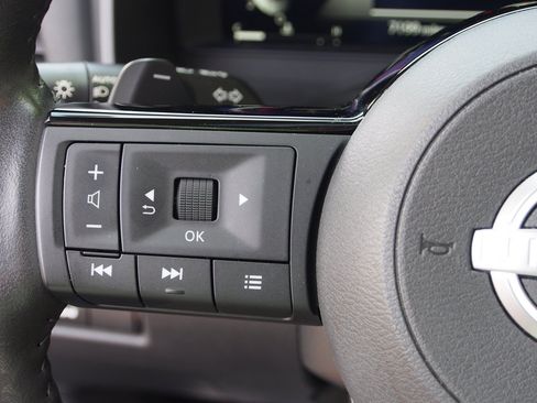 Used 2024 Nissan Rogue Platinum FWD image 24
