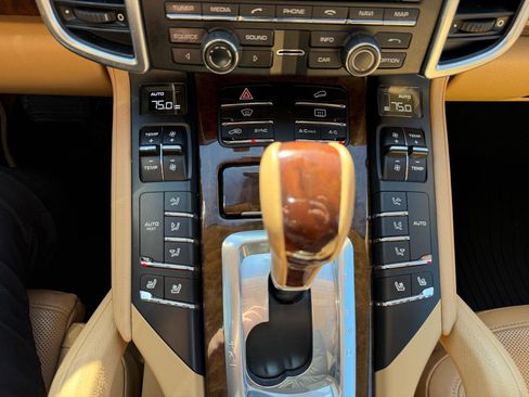 Used 2014 Porsche Cayenne image 42