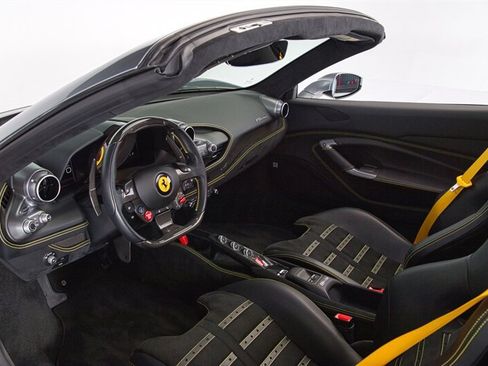 Used 2021 Ferrari F8 Tributo RWD image 23