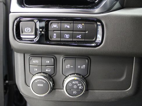 Used 2025 GMC Yukon Denali image 22