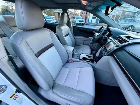 Used 2014 Toyota Camry XLE image 11