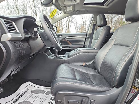 Used 2019 Toyota Highlander Limited image 13