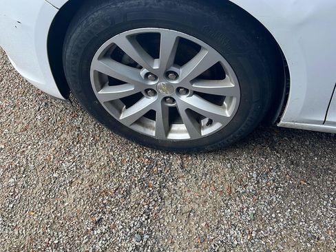 Used 2015 Chevrolet Malibu LT FWD image 31