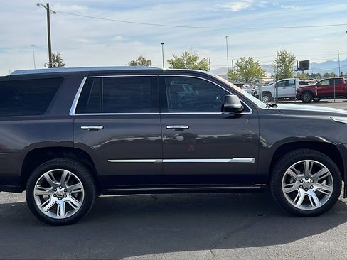 Used 2017 Cadillac Escalade Premium Luxury image 4