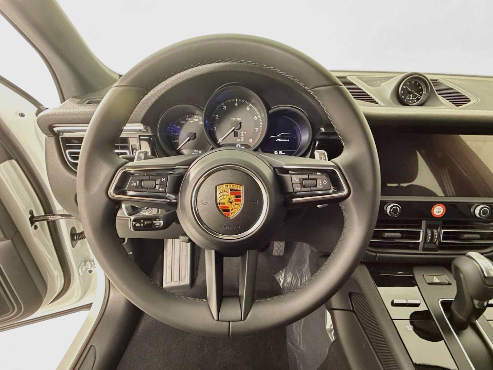 Used 2026 Porsche Macan AWD/4WD image 15