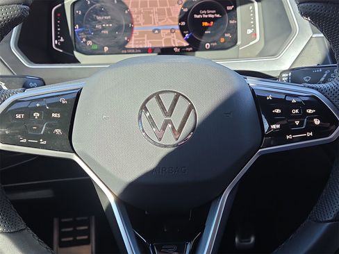 Used 2024 Volkswagen Tiguan SEL R-Line w/ MDO Package, Two-Row image 21