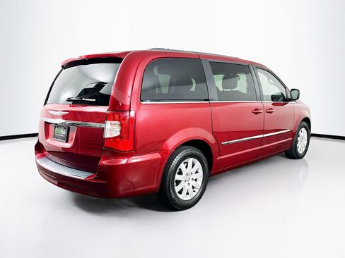 Used 2014 Chrysler Town & Country Touring FWD image 9