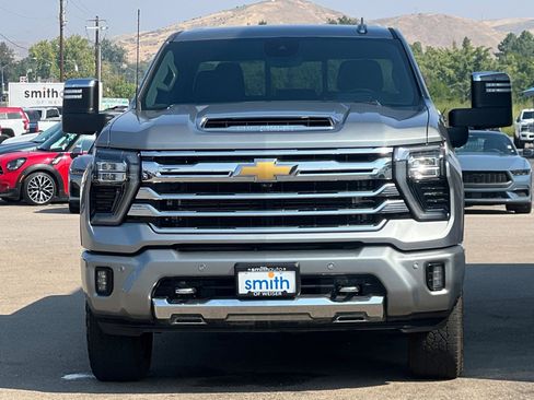 Used 2024 Chevrolet Silverado 2500 High Country w/ Technology Package image 9
