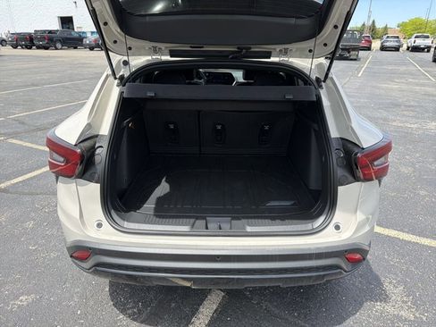 New 2026 Chevrolet Trax RS w/ Sunroof Package FWD image 34