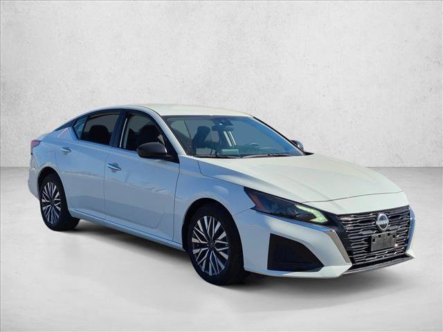 Used 2025 Nissan Altima 2.5 SV FWD image 3