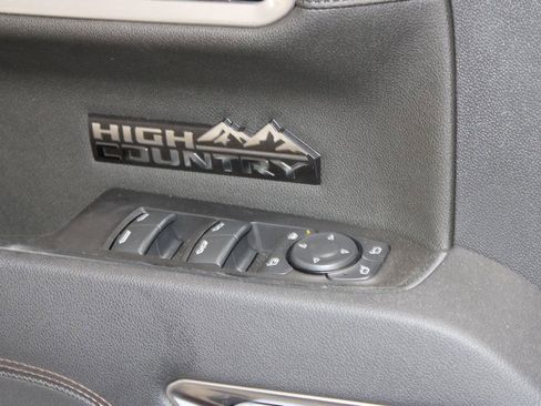 Used 2025 Chevrolet Silverado 1500 High Country w/ High Country Premium Package AWD/4WD image 27