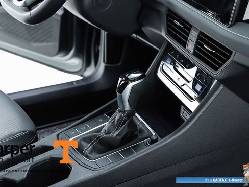 Used 2025 Volkswagen Jetta SEL FWD image 33