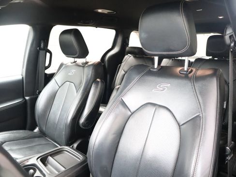 Used 2020 Chrysler Pacifica Touring-L AWD/4WD image 22