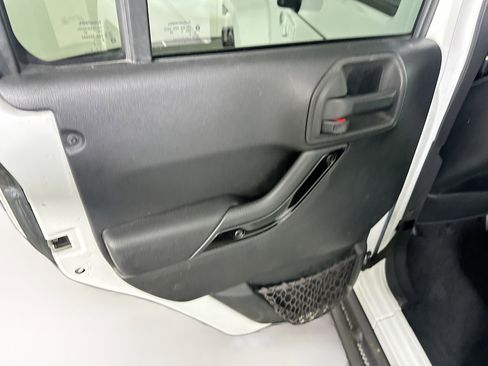 Used 2015 Jeep Wrangler Unlimited Sahara image 23