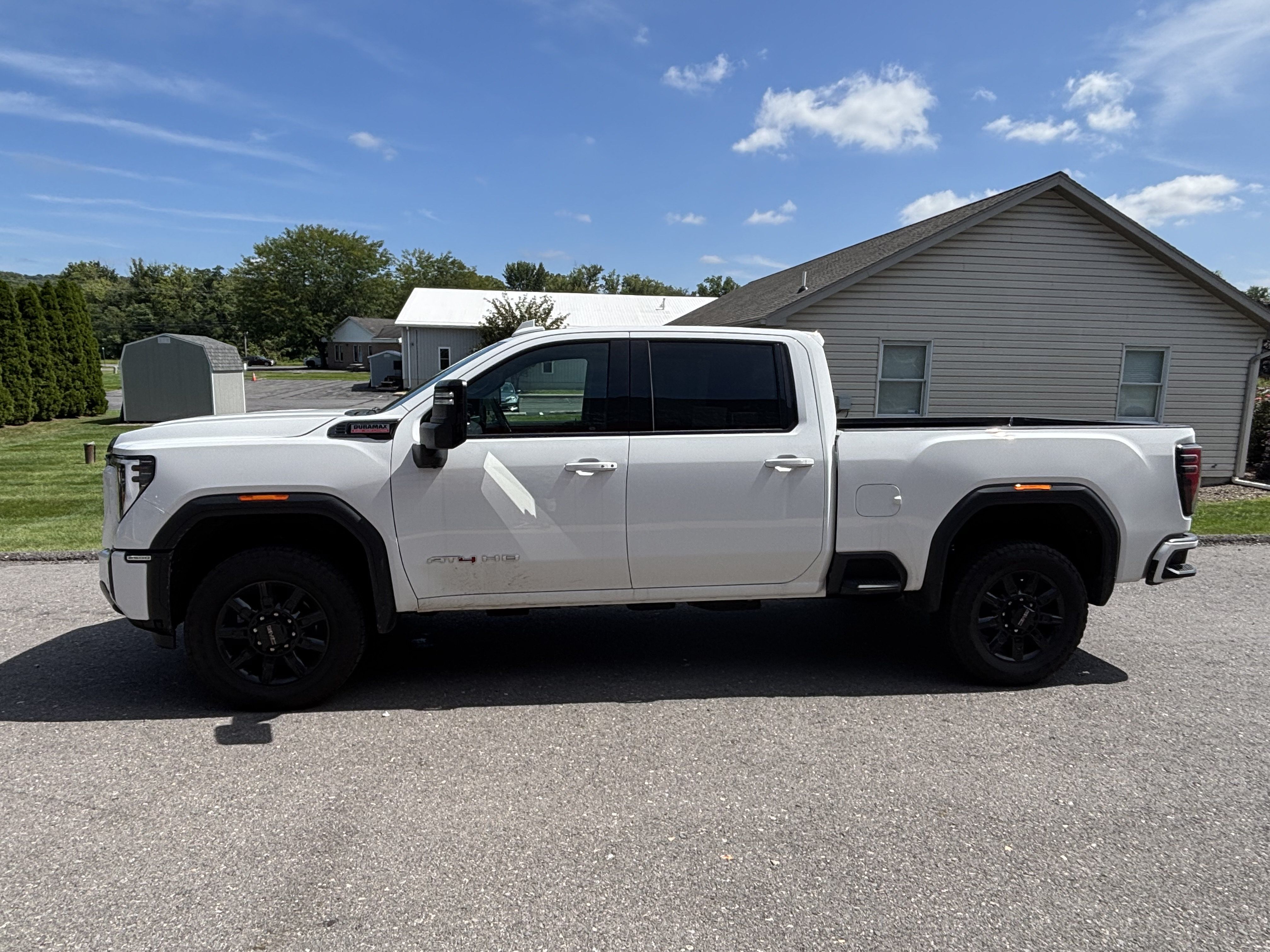 Used 2025 GMC Sierra 2500 AT4 AWD/4WD image 6