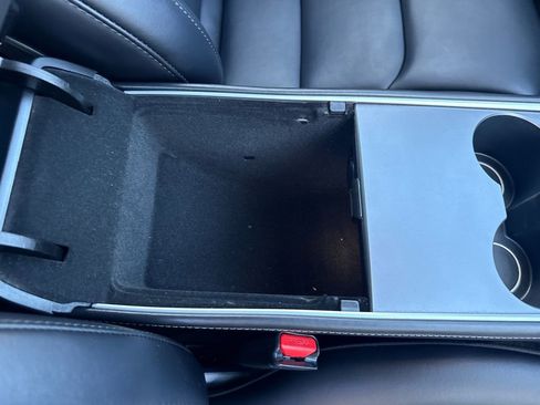 Used 2024 Tesla Model Y Long Range AWD/4WD image 17