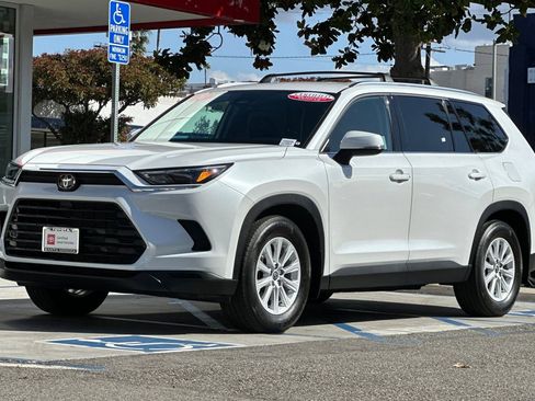 Certified 2024 Toyota Grand Highlander FWD image 8