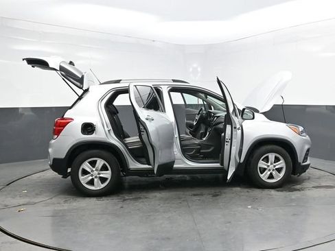 Used 2019 Chevrolet Trax LT w/ LT Convenience Package image 41