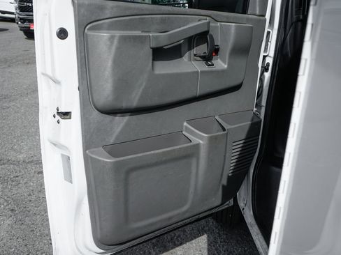 Used 2019 Chevrolet Express 4500 w/ Power Convenience Package RWD image 18