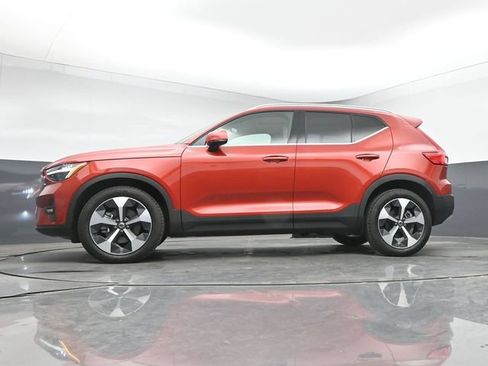 Used 2025 Volvo XC40 B5 Plus AWD/4WD image 38