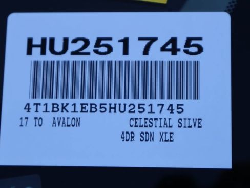 Used 2017 Toyota Avalon XLE image 7