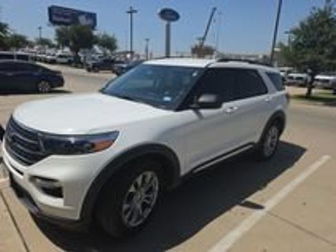 Used 2021 Ford Explorer XLT w/ Equipment Group 202A RWD image 1
