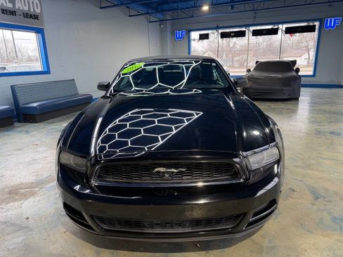 Used 2013 Ford Mustang Convertible image 7