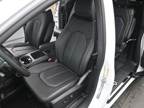 New 2026 Chrysler Voyager LX image 11