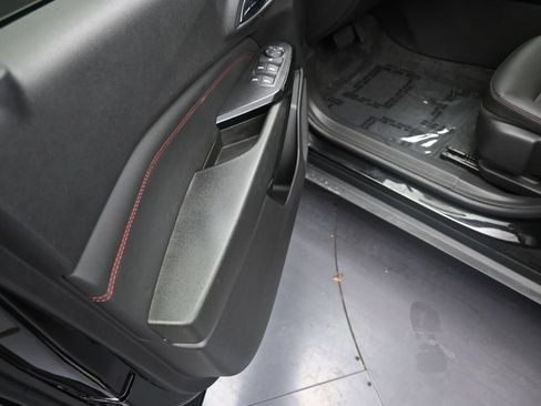 Used 2025 Chevrolet Trax RS FWD image 10