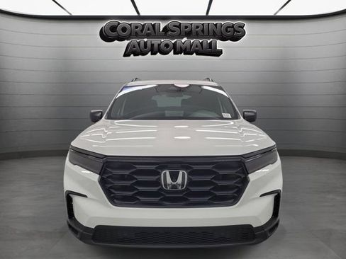 Used 2025 Honda Pilot Sport image 2