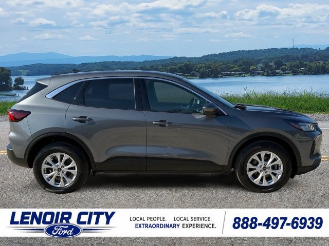Certified 2023 Ford Escape Active w/ Tech Pack #2 AWD/4WD image 2