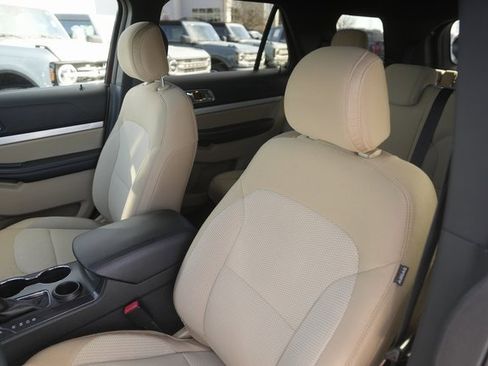 Used 2017 Ford Explorer XLT w/ Equipment Group 201A image 10