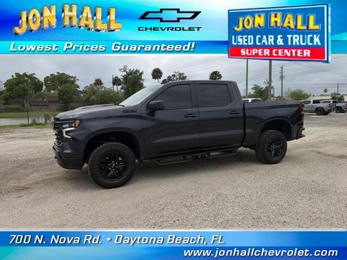 Used 2024 Chevrolet Silverado 1500 LT Trail Boss w/ Dark Appearance Package image 3