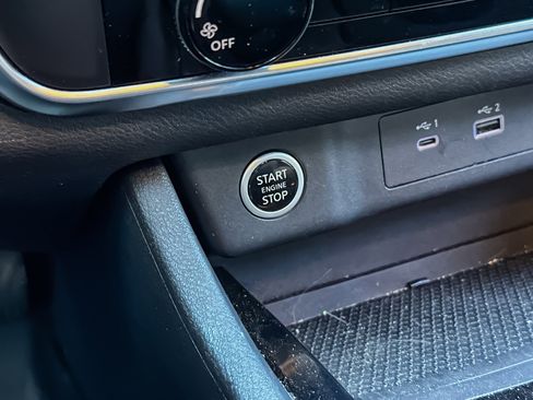 Used 2022 Nissan Rogue S image 19