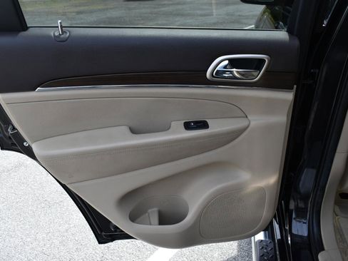 Used 2014 Jeep Grand Cherokee Overland w/ Advanced Technology Group image 37