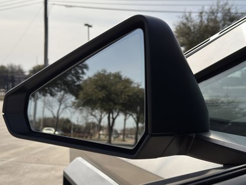 Used 2025 Tesla Cybertruck AWD Crew Cab image 21