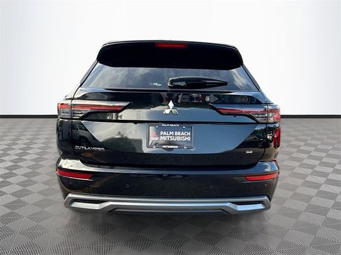 New 2025 Mitsubishi Outlander SE image 6