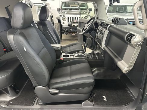 Used 2012 Toyota FJ Cruiser 4WD w/ Convenience Pkg image 14