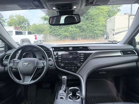 Used 2019 Toyota Camry XSE FWD image 10