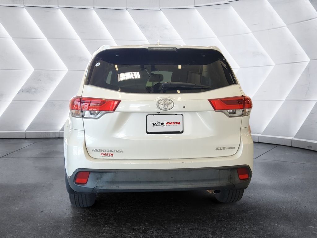 Used 2017 Toyota Highlander XLE w/ Carpet Mat Package AWD/4WD image 5