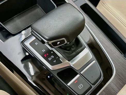Used 2023 Audi Q5 2.0T Premium w/ Convenience Package AWD/4WD image 25