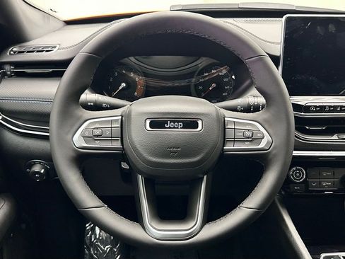 New 2026 Jeep Compass Latitude image 24