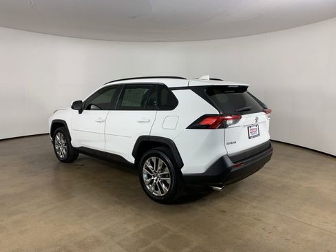 Used 2020 Toyota RAV4 XLE Premium FWD image 14