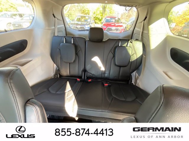 Used 2018 Chrysler Pacifica Touring-L Plus w/ Tire & Wheel Group FWD image 13