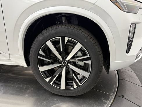 New 2026 Volvo XC90 B5 Core image 9