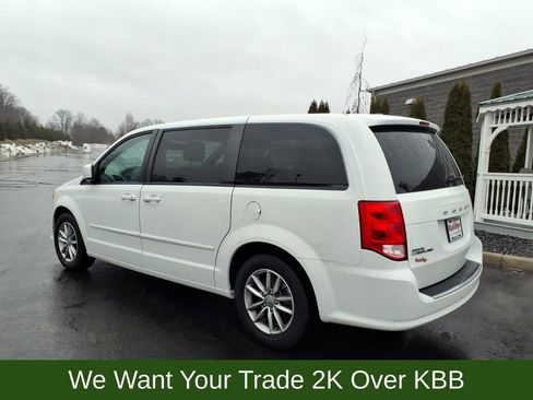 Used 2016 Dodge Grand Caravan SE image 3